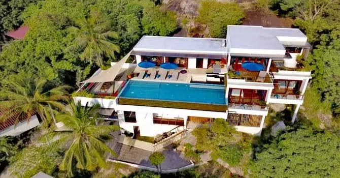 Folie Bleue  Aerial shot