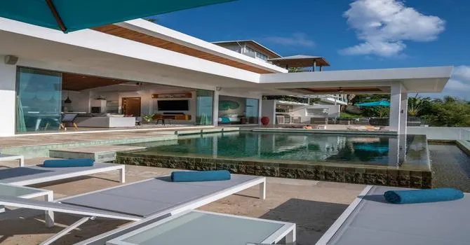 Villa Aruna  Swimming pool