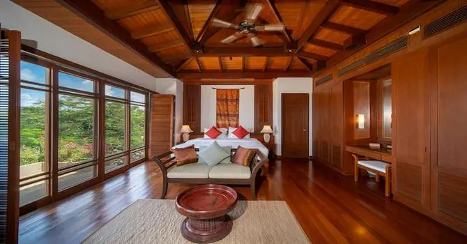Villa Baan Thai Surin 6  Bedroom