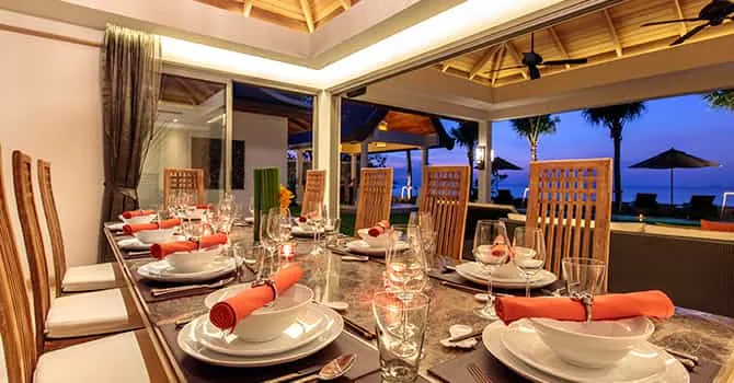 Villa Wayu  Indoor Dining Table